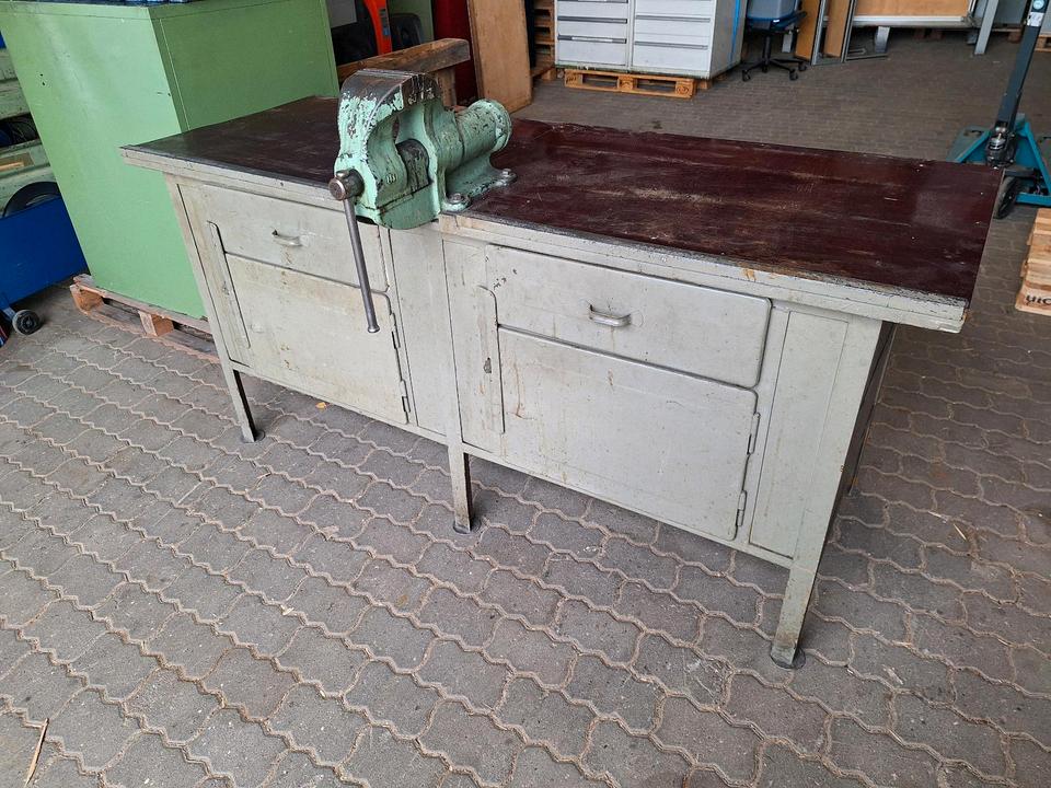 Loft Werkbank Industrie Shabby Schraubstock Werkzeug in Thalmässing