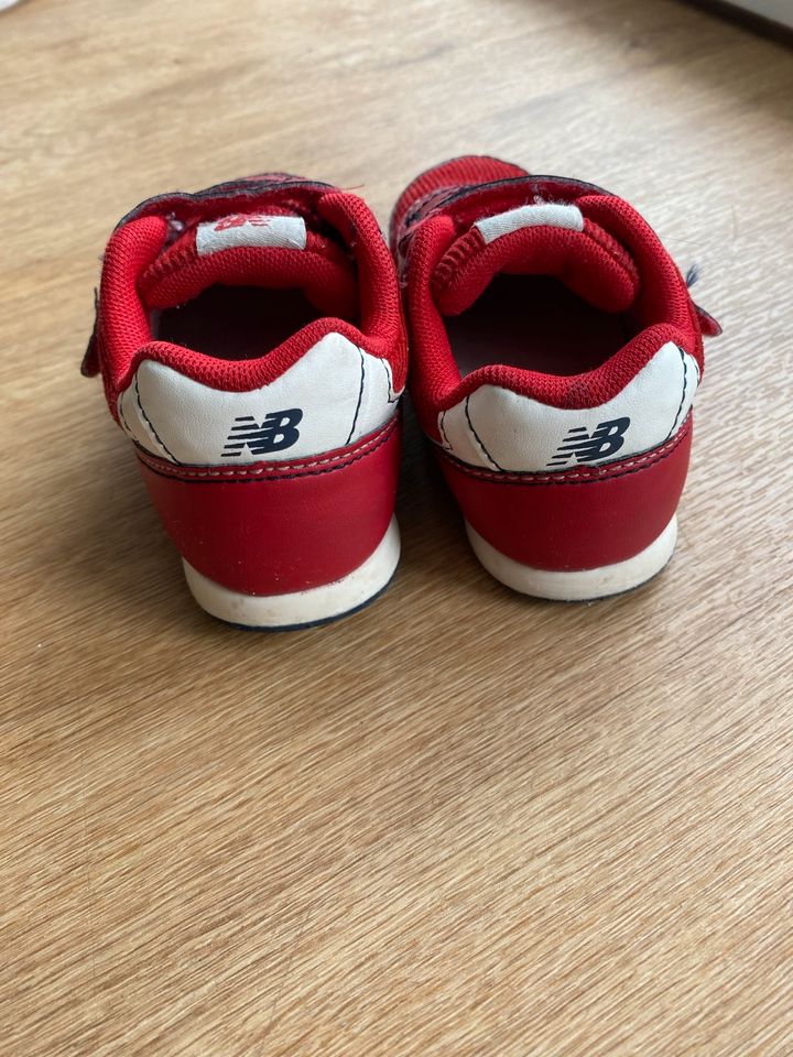 Kinder Schuhe, Sneakers Gr. 24 in Berlin