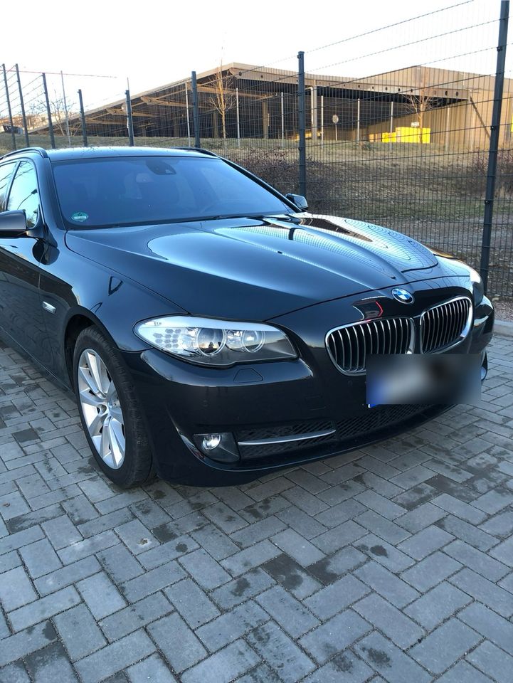BMW 520d, HUD, SHZ 4x, RFK, schwarz. Himmel, soft close in Gotha