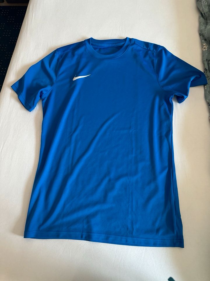 Nike Shirt M in Barßel