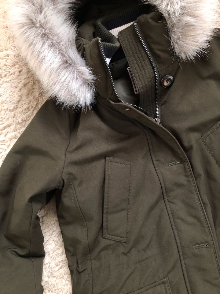 Tommy Hilfiger Winterjacke Damen Größe M in Gera