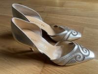 Designer Pumps Marc Ellis Leder elegant Gold Gr. 39 ungetragen Frankfurt am Main - Bockenheim Vorschau