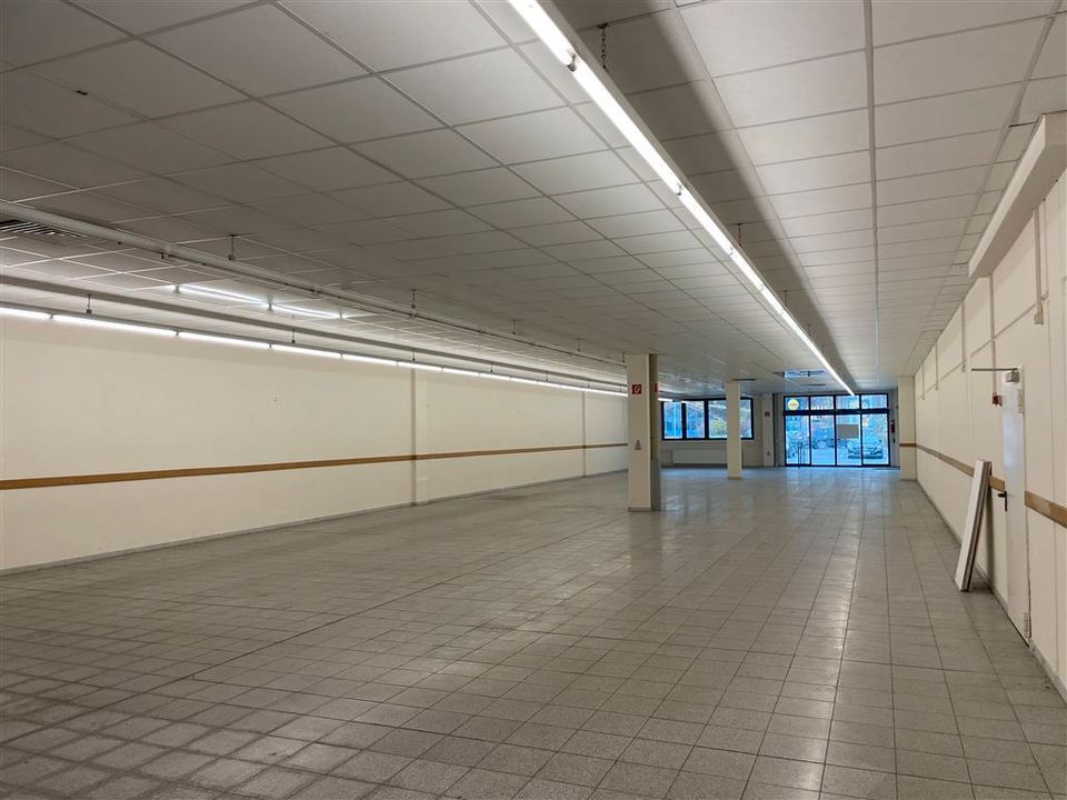 ** ab sofort ** ca. 400 m² **  Fachmarktzentrum ** in Coburg