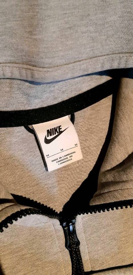 NIKE TECH ANZUG, grau-schwarz, Gr. M in Schweinfurt