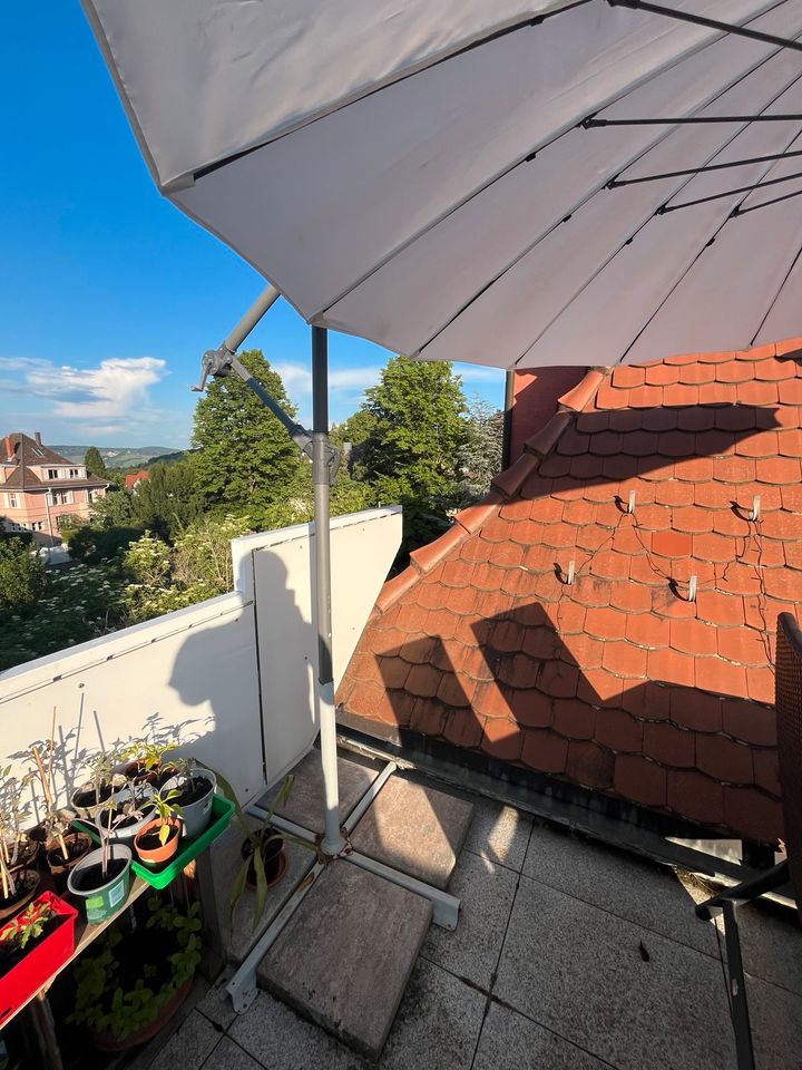 Ampelschirm Sonnenschirm 3m inkl. Ständer und Betonplatten in Stuttgart