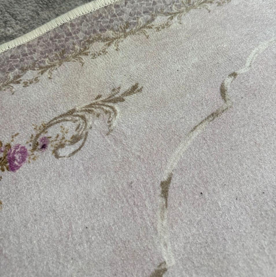 Teppich waschbar helllila sehr dünner Teppich in Bingen
