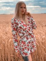 Jumpsuit Blumenaufdruck Größe 36 Sachsen-Anhalt - Könnern Vorschau