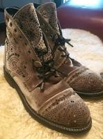 Ausgefallene Samt-Lederboots Schnürstiefel Gr.40 in top Zustand! Rheinland-Pfalz - Waldorf Kr Ahrweiler Vorschau