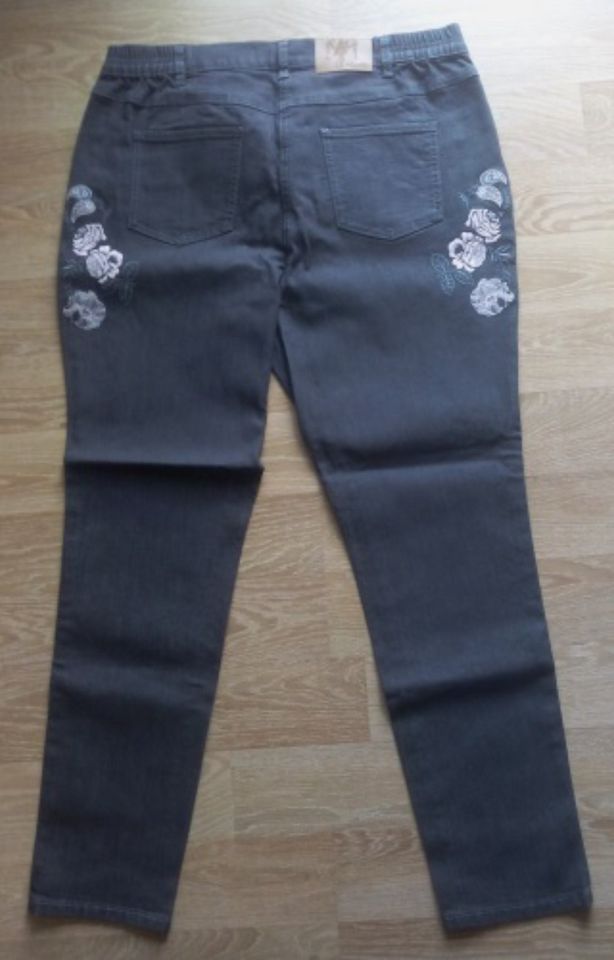 Himmelblau Jeans grau mit rosa Blumenstickerei Gr.46 in Kleve