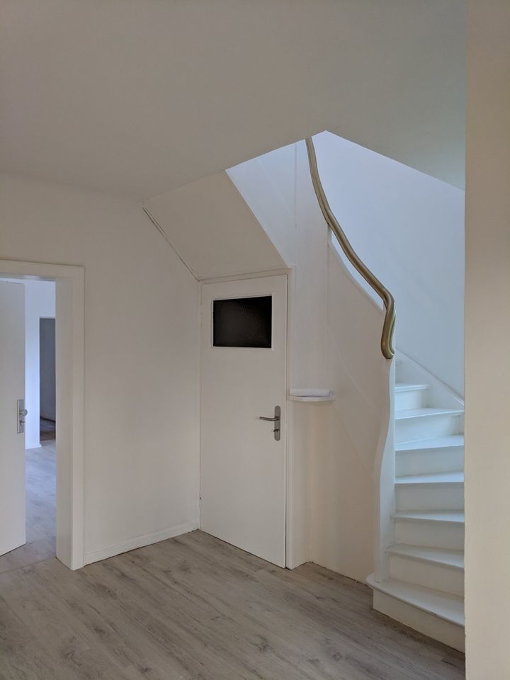 Renovierte 3-Zimmer-DG-Wohnung mit Balkon in Schwalbach/Elm in Schwalbach