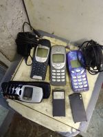 2 Nokia 3210 und 6210 cover 2 extra akkus 2 Ladegeräte vintage Köln - Kalk Vorschau