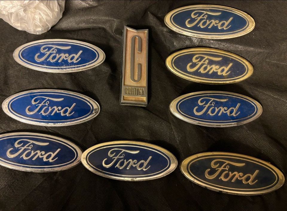 Ford Schriftzüge Embleme in Großweitzschen