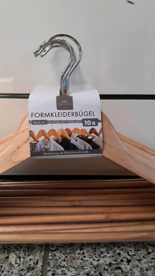 Neue Kleiderbügel Holz 10er Pack in Möser