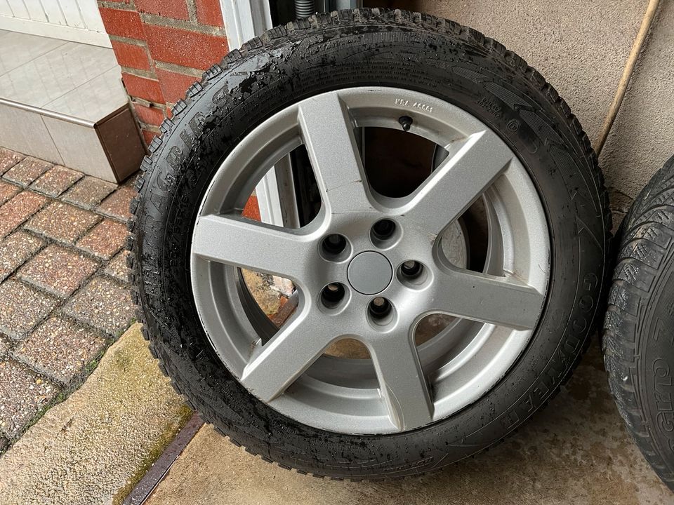 7jx16h2 Alufelgen mit Goodyear Ultragrip Winterreifen 205/55 r16 in Mönchengladbach