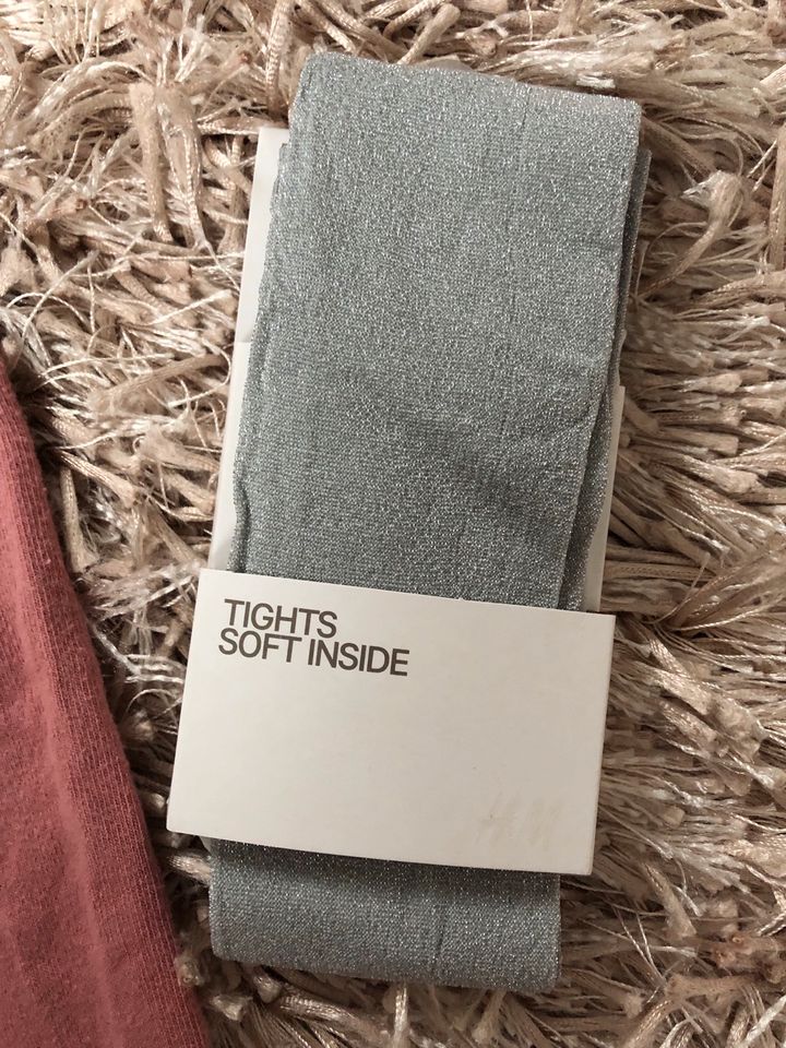 Strumpfhose und neue Tights soft inside gr. 134 / 140 H & M in Geltow