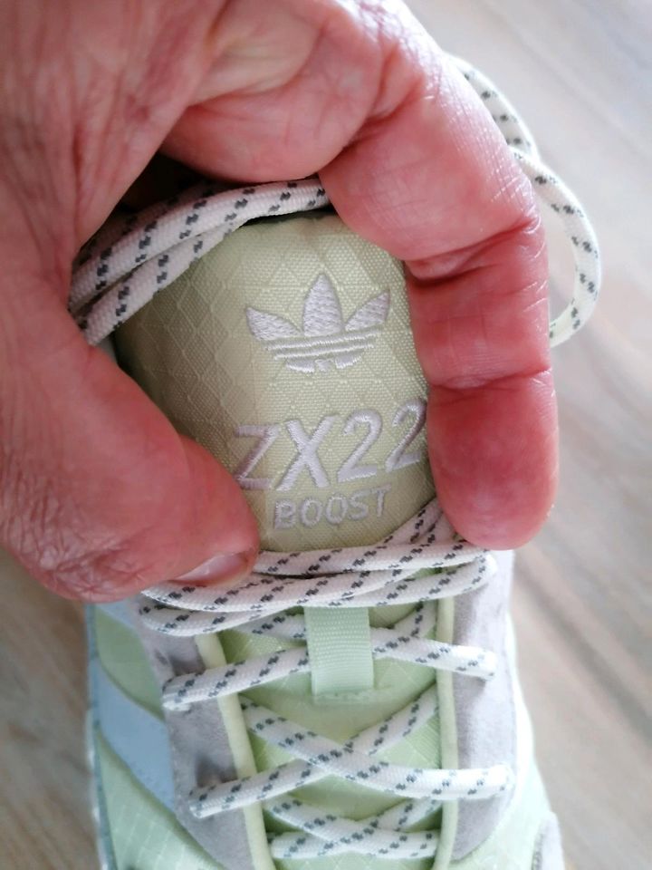 Schuhe Gr. 42 Adidas ZX 22 Boost !! Erlös wird gespendet!! in Kreuzau