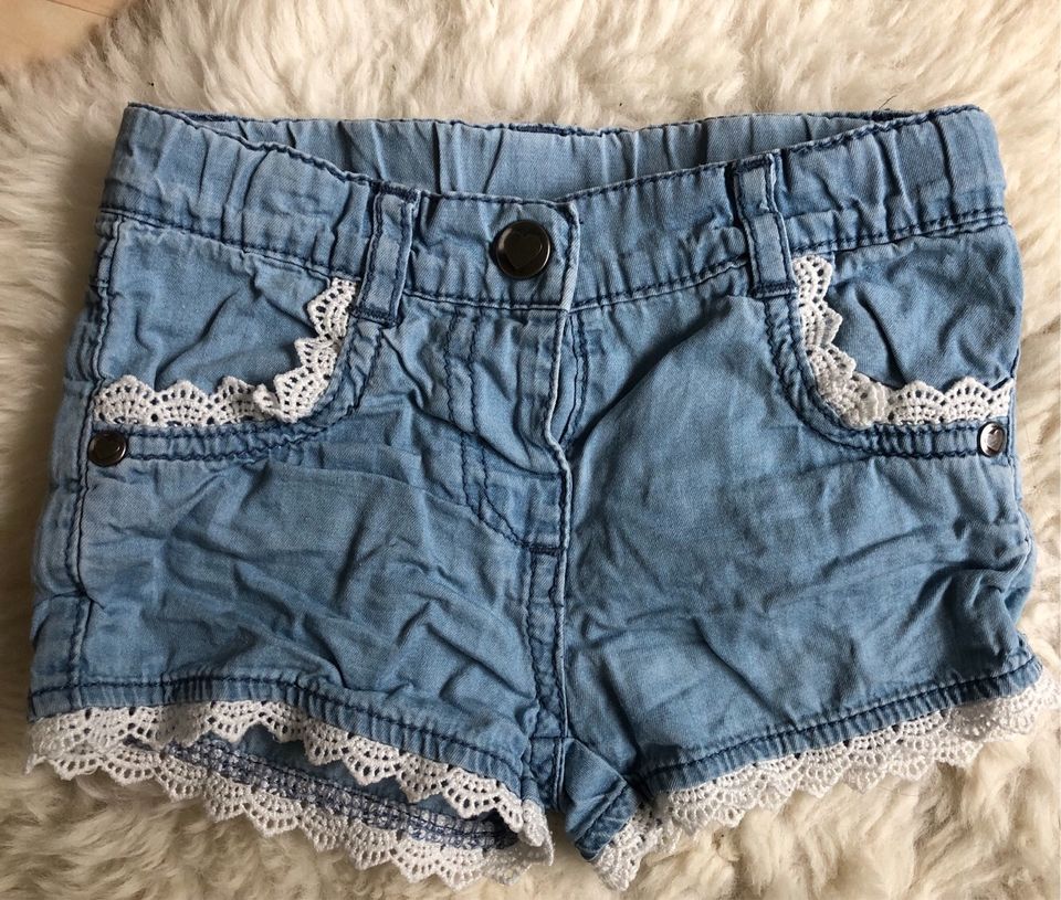 Shorts von H&M und Topomini Gr 74 in Bremervörde