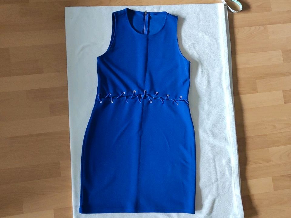 Königsblaues Kleid Sommerkleid Cocktailkleid Gr M mit Cut Out in Solingen