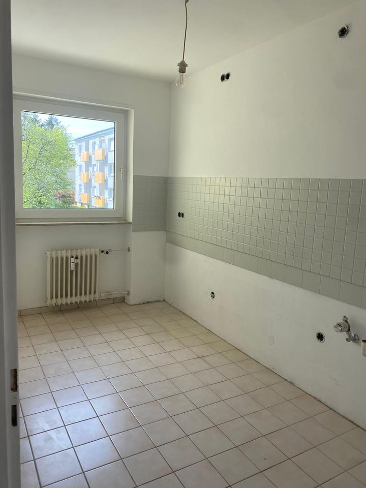 Frisch sanierte sonnige 2-Zimmer-Wohnung, Parken vor der Tür in Wiesbaden