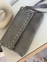 Hallhuber clutch Tasche Umhängetasche grau Nieten wie neu Schleswig-Holstein - Neuengörs Vorschau