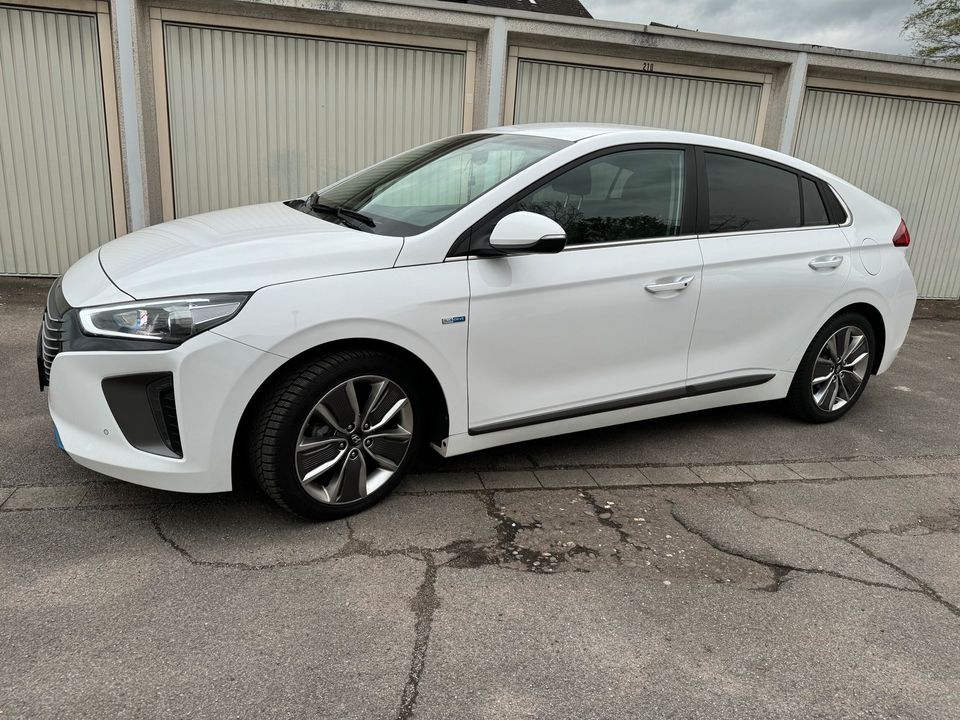 HYUNDAI IONIQ Premium HYBRID,Vollleder,Xenon,Navi,Scheckeft in Neuss