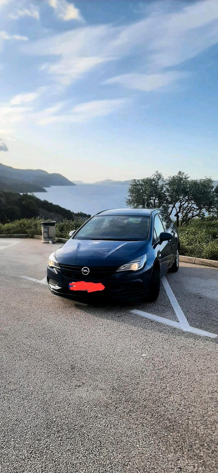 Abbildung des Autos Opel Astra Sports Tourer…