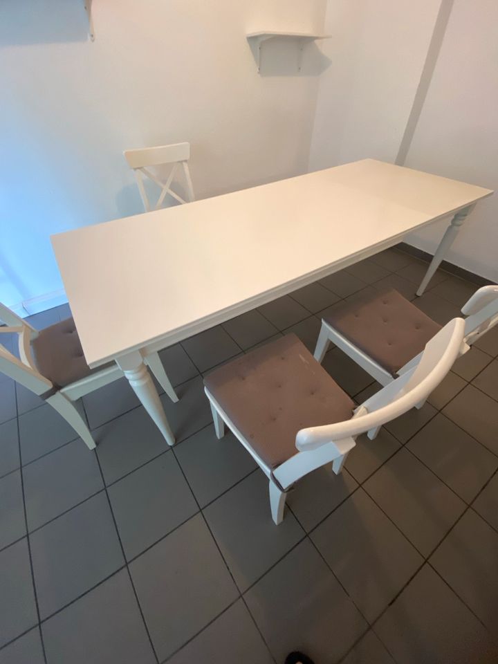 weißer Esstisch + Stühle in Köln