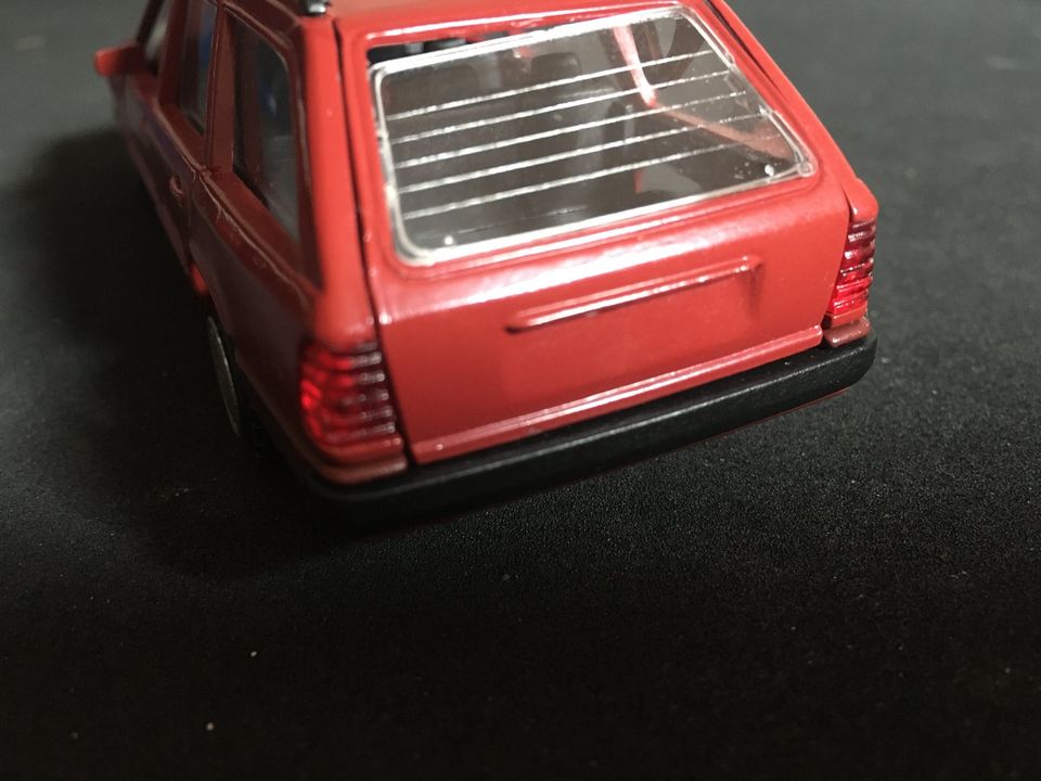 Modellauto Mercedes-Benz S 124 Touring/ 300 TE, Maßst. 1/35 in Schmalkalden