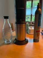 Sodastream mit zwei Glasflaschen und 2 CO2-Zylindern Sachsen - Mildenau Vorschau