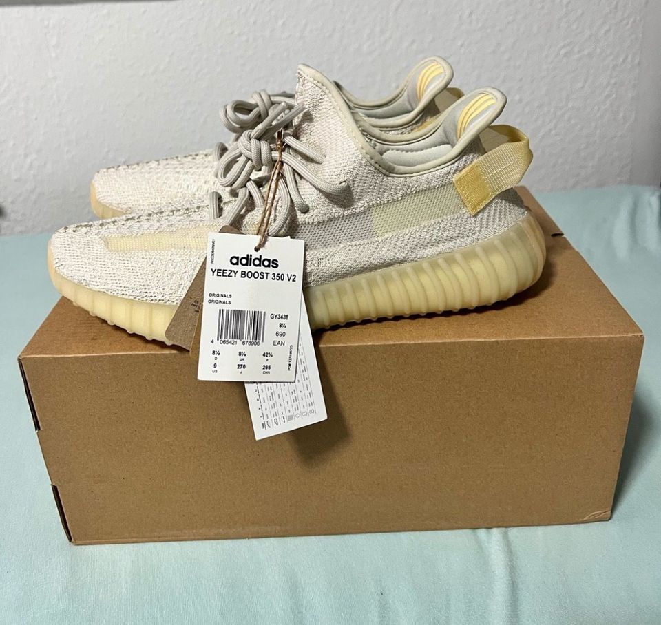 Yeezy Boost 350 V2 Light, Eu 42 2/3, US 9 in Hamburg