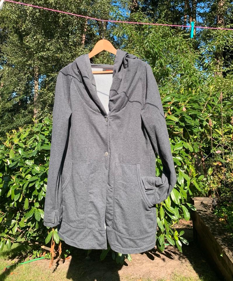 Gr 40 Tchibo Graue Sweatjacke mit oversized Kapuze in Buchholz in der Nordheide