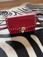 kleine rote Rockstud Tasche mit goldener Hardware Niedersachsen - Wiesmoor Vorschau