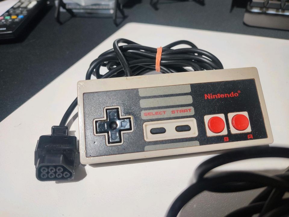 Nintendo NES Controller in Paderborn