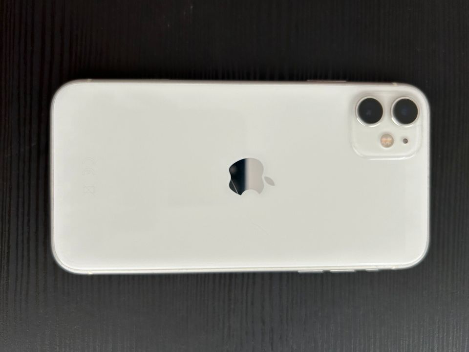 iPhone 11 weiß in Rostock