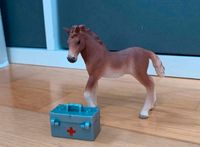 Schleich Andalusier Fohlen mit Arztkoffer 82980 Hessen - Schlitz Vorschau