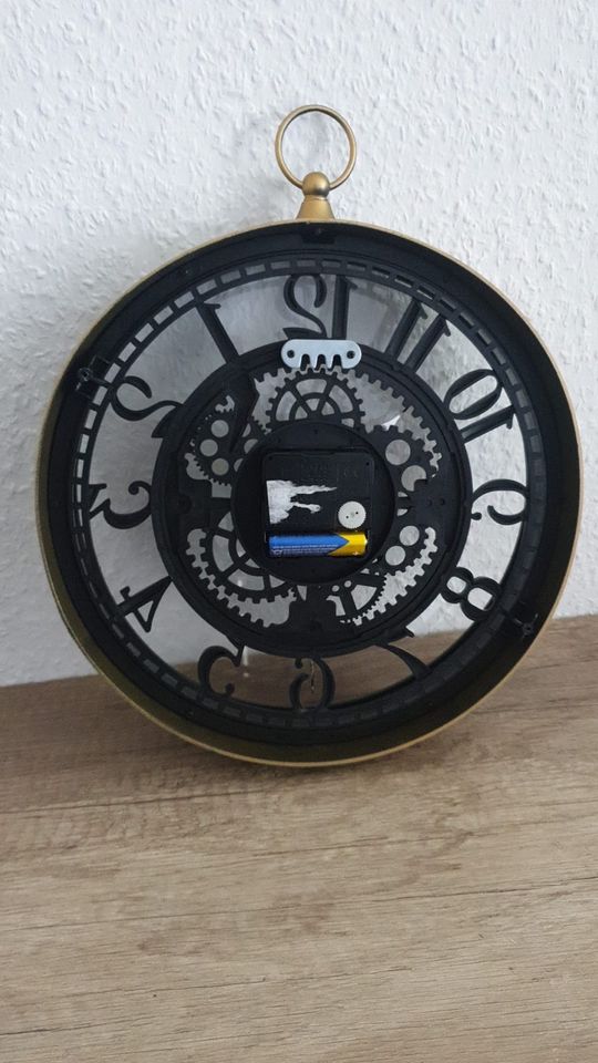 Wand Uhr modern in Essen Freisenbruch