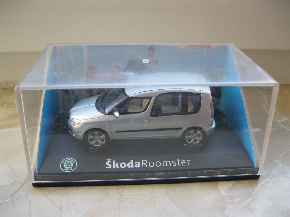 Skoda Roomster 5J Silber Metallic Abrex 1:43 Modellauto Modell in Bremen