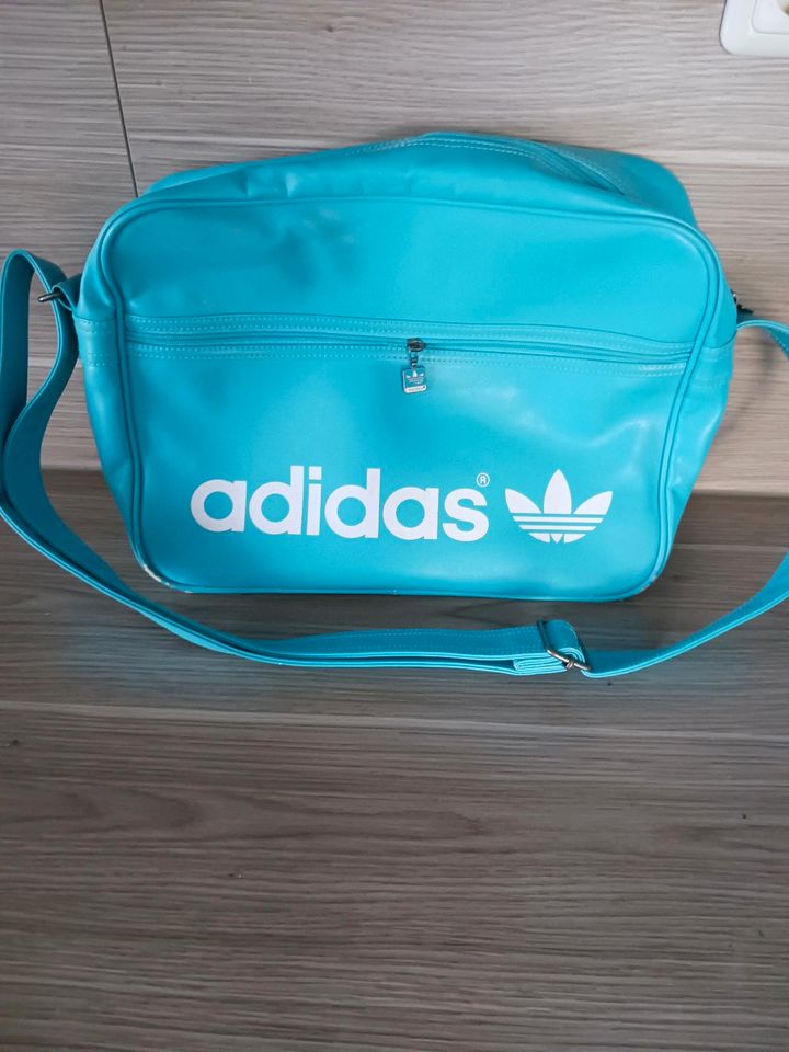 Adidas Sporttasche türkis gebraucht in Groß-Umstadt