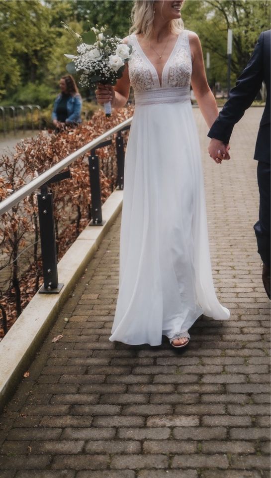 Hochzeitskleid 38 M offwhite ecru lang boho spitze in Greven