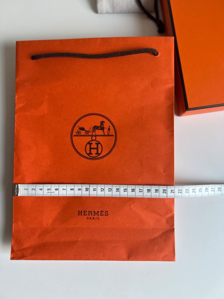 ☆ Original Hermès Tüte / Box 20x20x4 / Staubbeutel NEU in Bonn