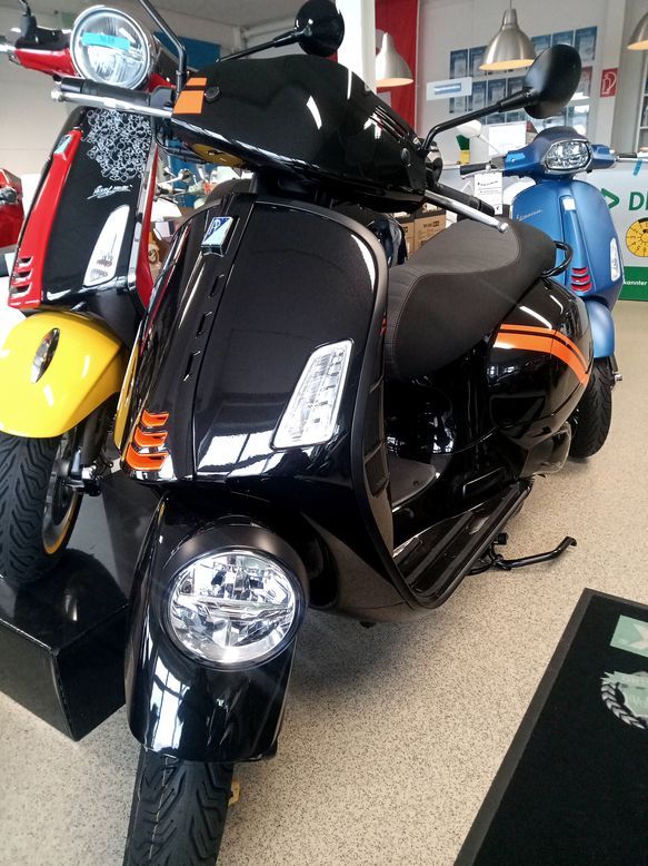 Vespa  300 GTV  HPE Mod. 2023 Keyless NEUFAHRZEUG in Siegburg