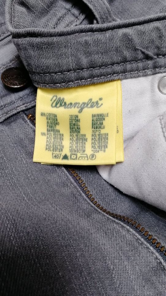 Wrangler Texas Stretch Jeans Gr. W33 L30 Grau in Gütersloh