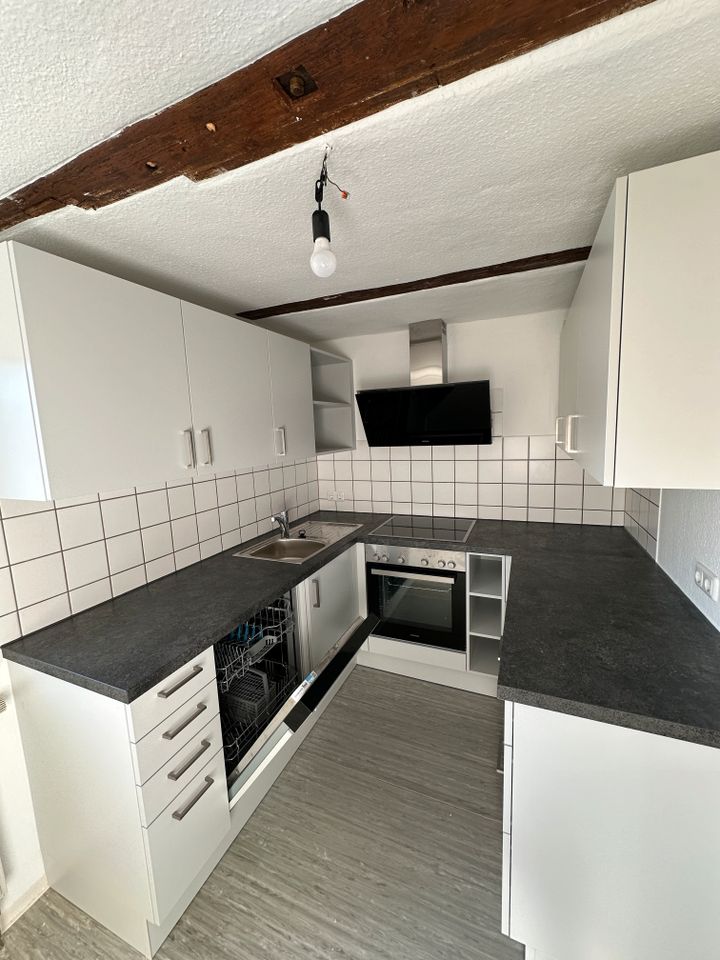 Renovierte 4 Zimmer Wohnung, 115 m² mit neuer Einbauküche in Schillingsfürst