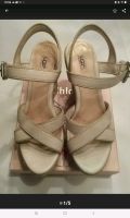 UGG Sandaletten Sandalen Plateau wie neu 38 Nordrhein-Westfalen - Kamen Vorschau