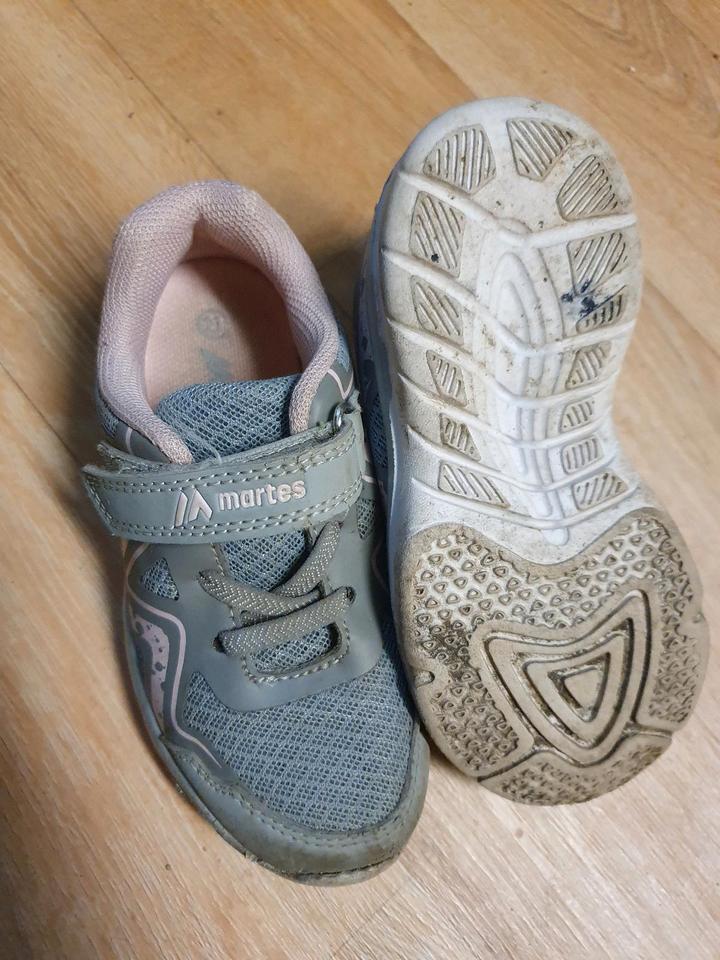 13 Paar Schuhe 27 Paket Crocs Ballerinas Adidas Stiefel Sneaker in Schönebeck (Elbe)