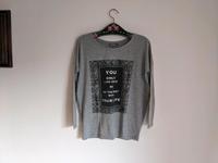Shirt Top Langarmshirt YOLO grau graumeliert Oberteil 34 XS Niedersachsen - Oyten Vorschau