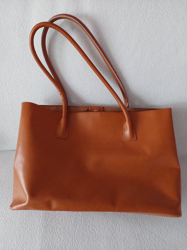 Damentasche Handtasche aus Echtleder 35x25cm NEUWERTIG in Neu-Isenburg