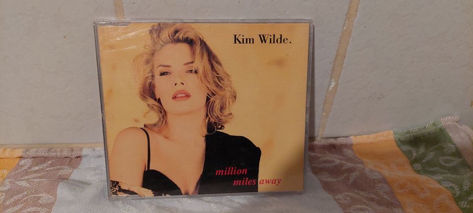 Maxi CD" Kim Wilde - Million Miles Away" in Stavenhagen