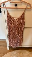 Jumpsuit H&M rosa rose Schlangenmuster 34 XS neu Sachsen - Plauen Vorschau