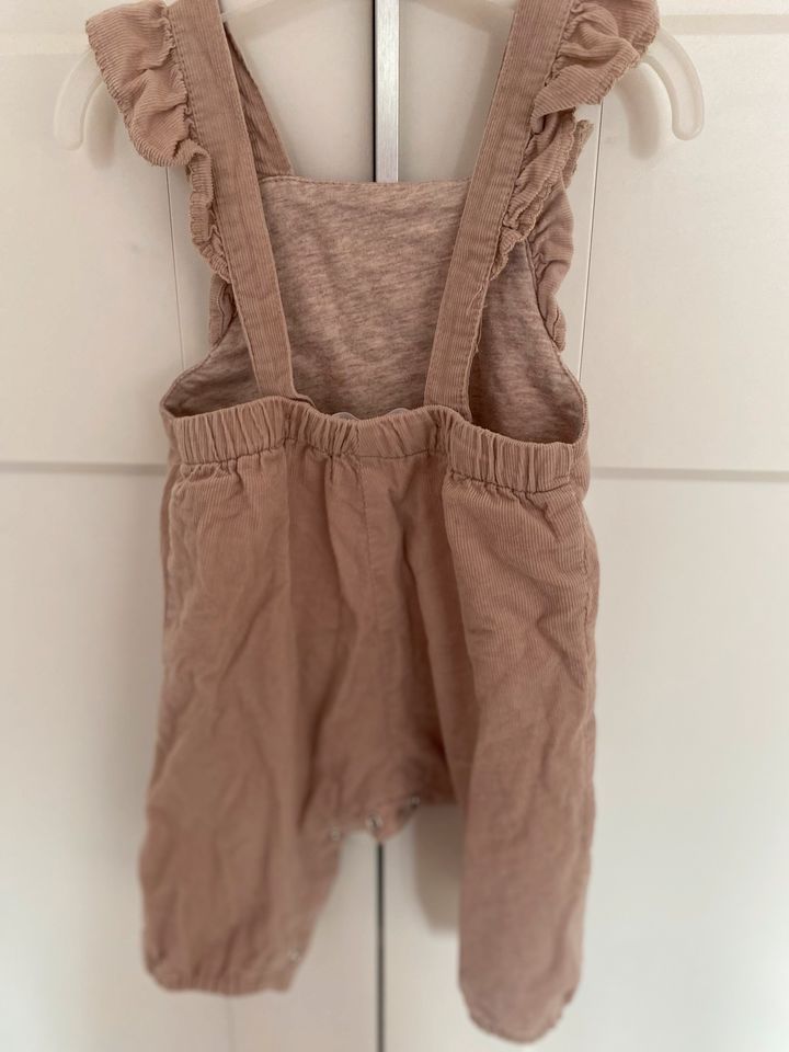 Zara Baby-Latzhose in Bergisch Gladbach